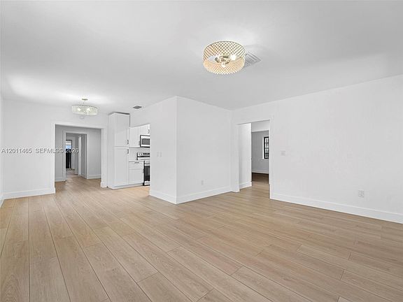 3rd image of 521 SW 64th Ct