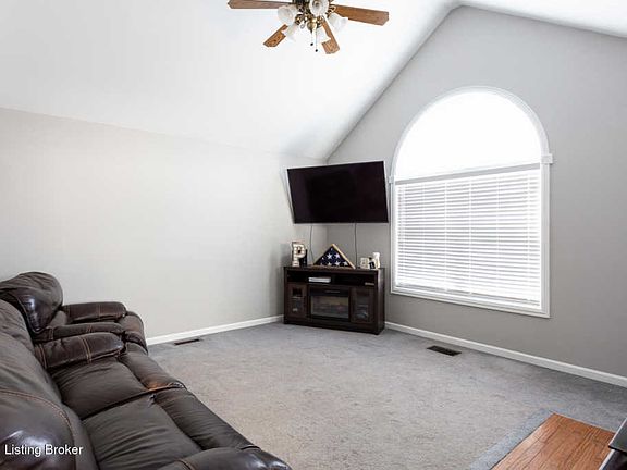 4th image of 120 Spencer Ct
