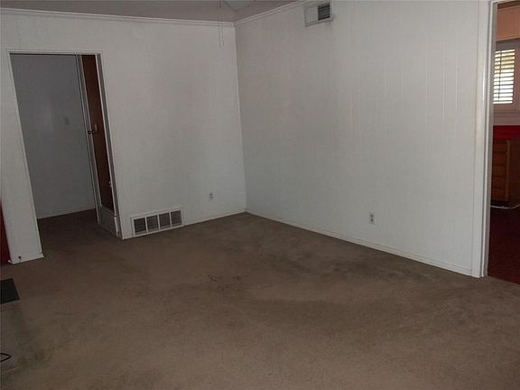5th image of 129 W Cober St
