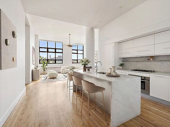 3rd image of 360 Furman St APT 715