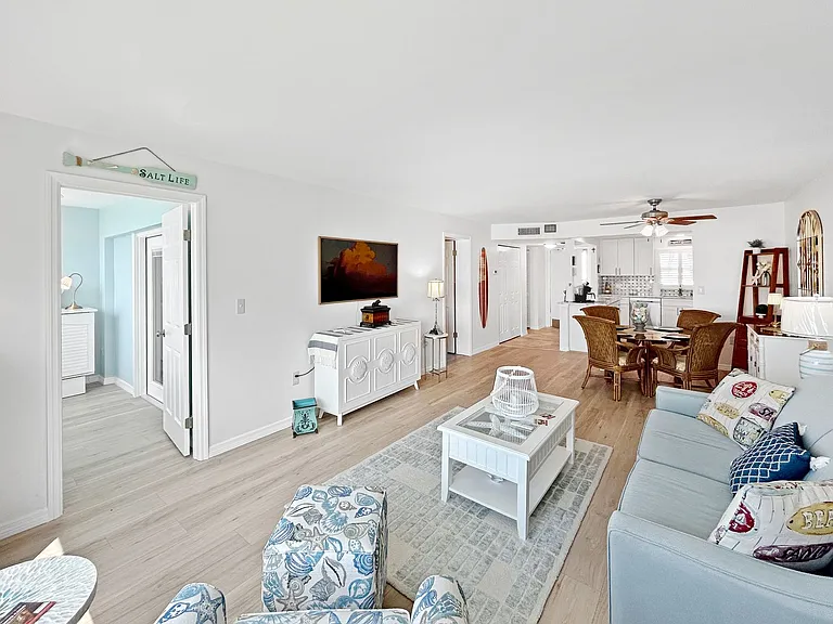 4775 Cove Cir #407 — Photo 8