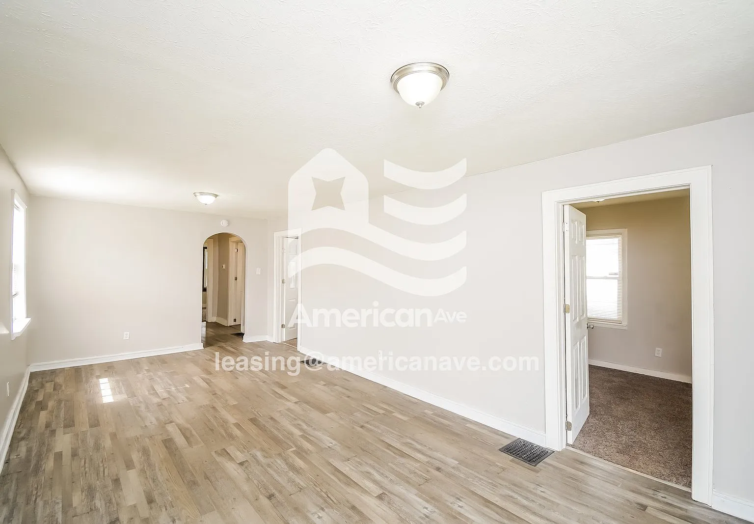 3 bed, 1.0 bath, 1052 sqft, $1,092 — Photo 2