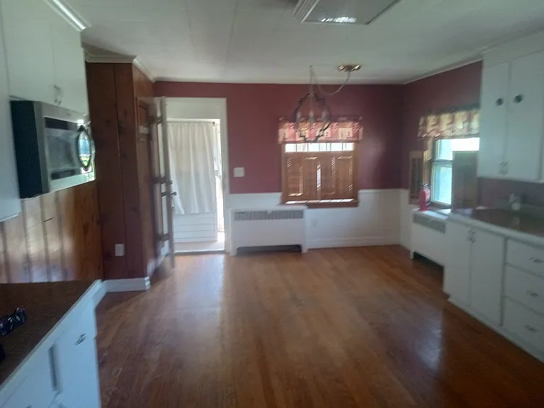 12710 N Saginaw Main House — Photo 17