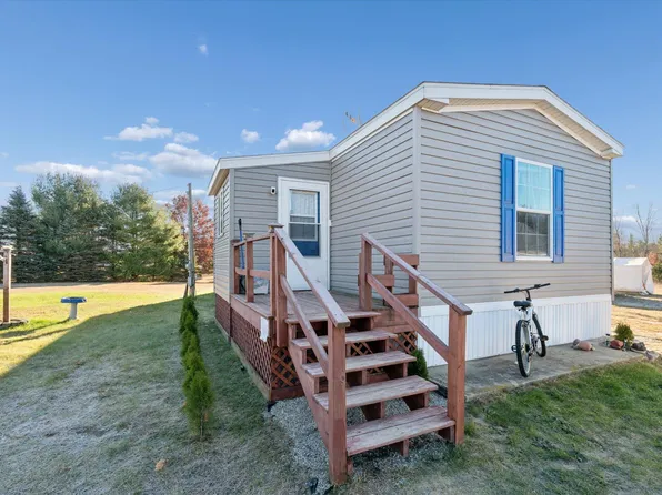 20089 W Lake Montcalm Rd, Howard City, MI 49329