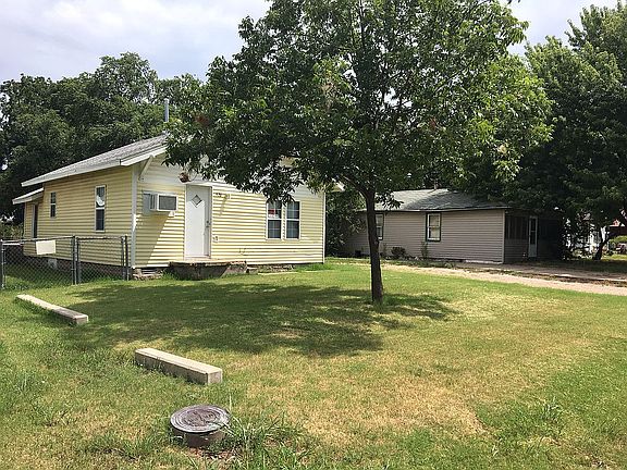 2nd image of 520 W Kansas Ave