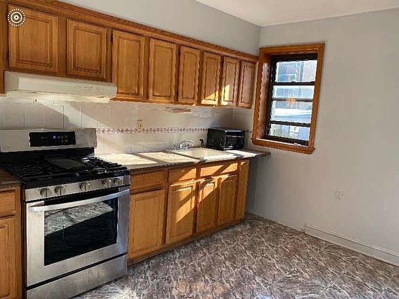 3rd image of 936 Atlantic Ave #3