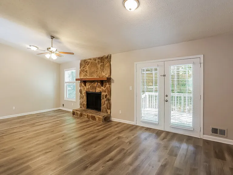 392 Doeskin Ln SE — Photo 6