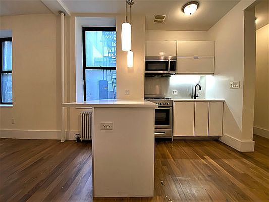 3rd image of 455 Hudson St #3F