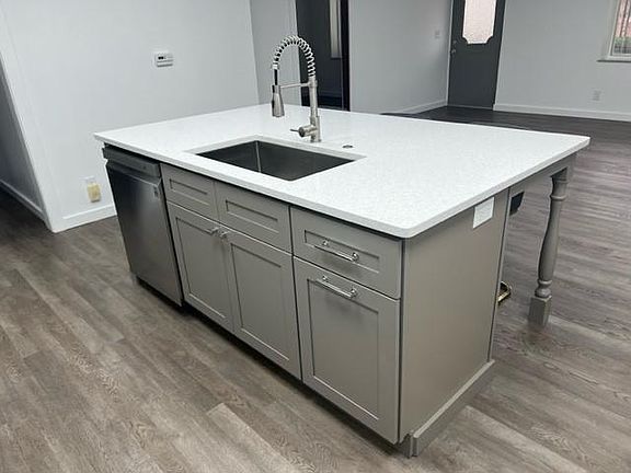 ISLAND WITH DISHWASHER SINK GARBAGE DISPOSAL