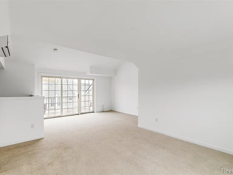 2769 Ashcombe Dr — Photo 41