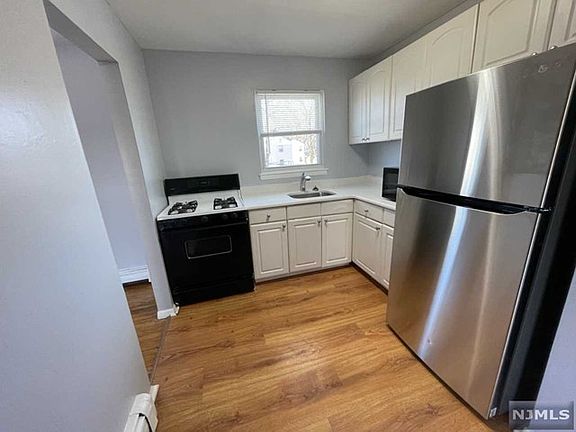 2nd image of 24B Lakeview Ave