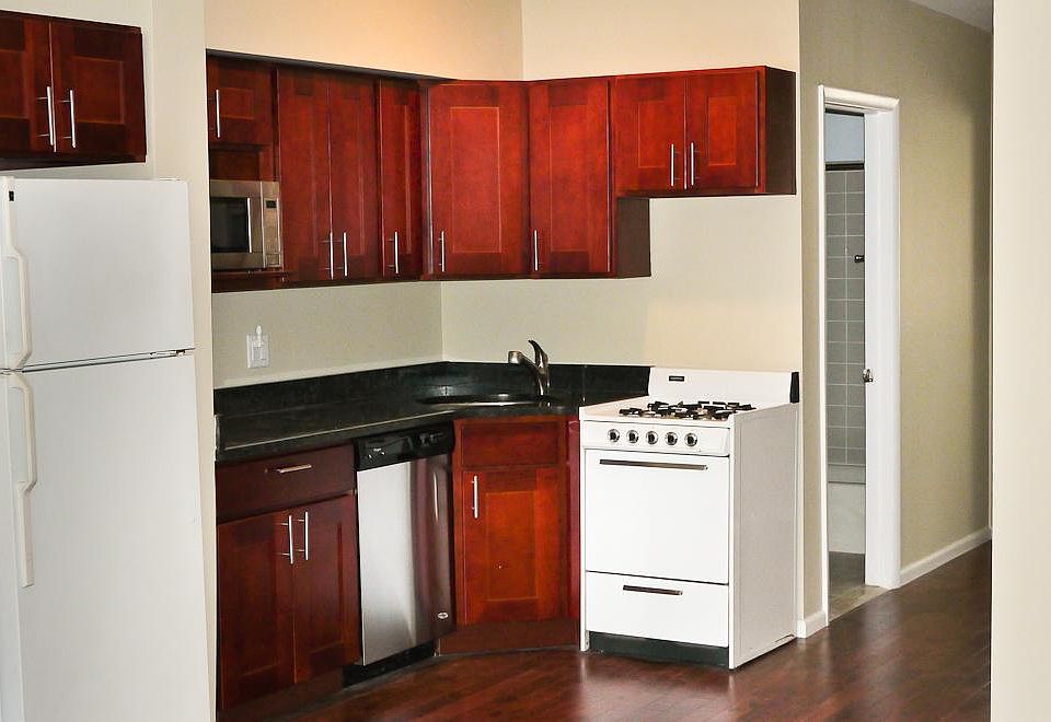 2nd image of 310 8th St #2