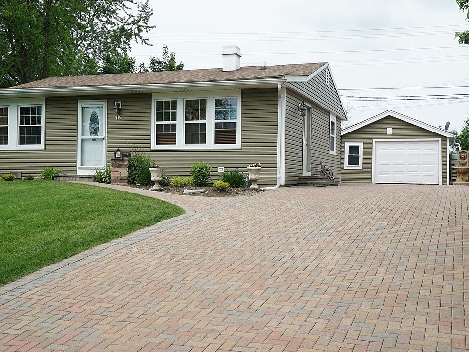 1st image of 18 Evergreen Ln