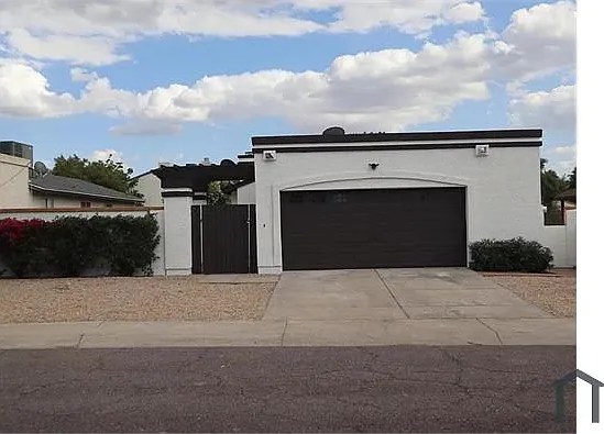 1449 E Kerry Ln