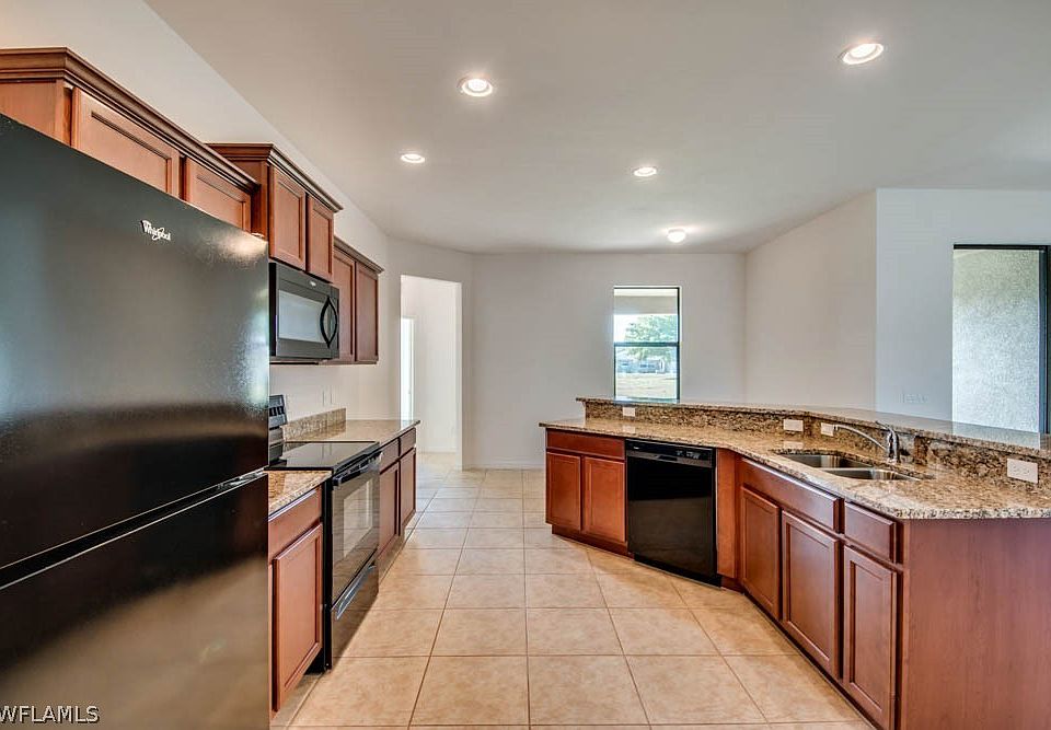 2nd image of 1013 SW 36th Terrace Cpe