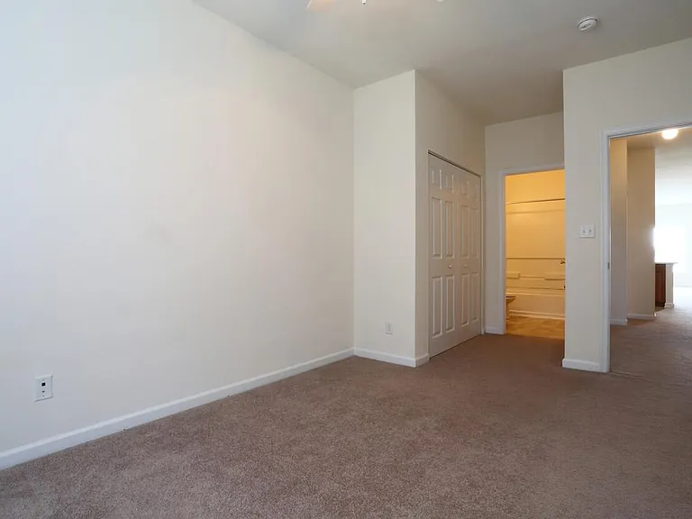Sunnyside Apartments — Photo 11