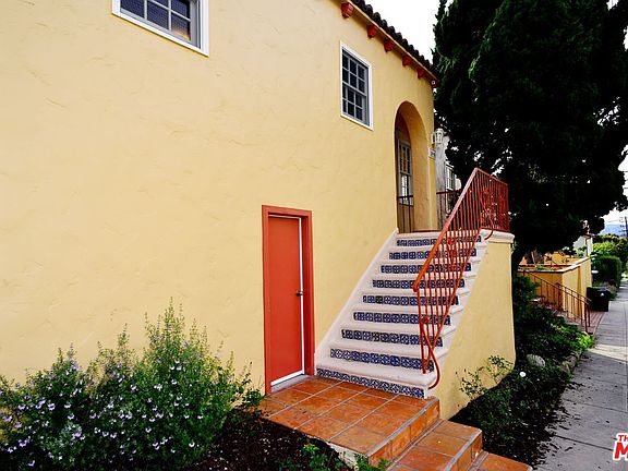 3rd image of 2945 Manning Ave