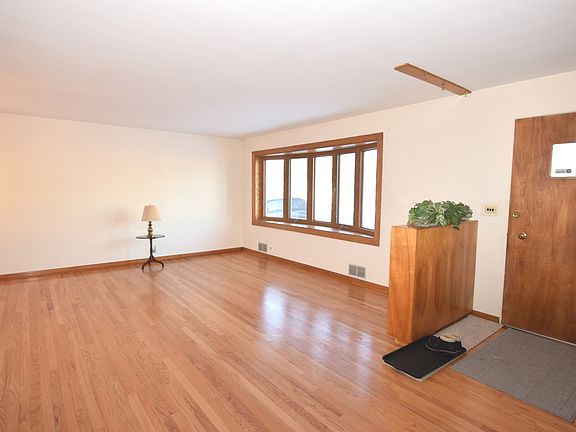 3rd image of 1105 Forest Ave