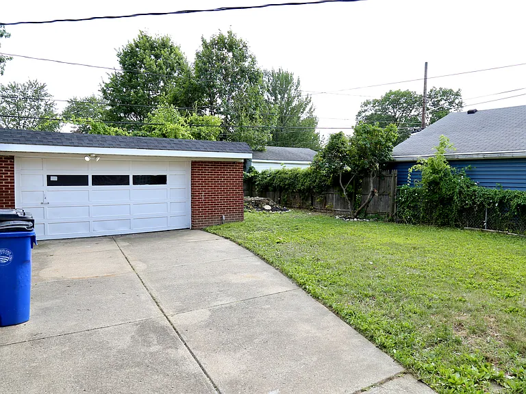 13613 Clifford Ave — Photo 23