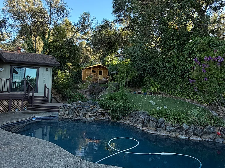 2558 Crown Dr — Photo 9