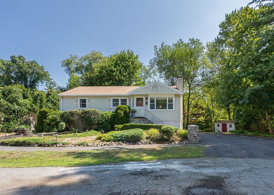 1st image of 14 Crestwood Ln