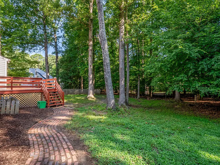 5700 Standing Oak Rd — Photo 4