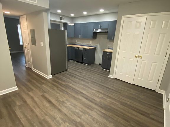 eat in kitchen oven included