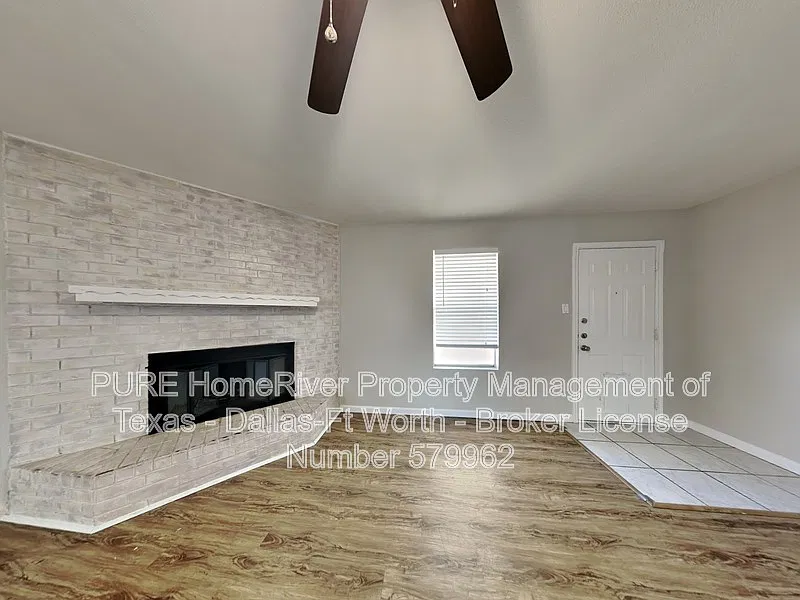 3 bed, 2.0 bath, 1350 sqft, $1,899 — Photo 3