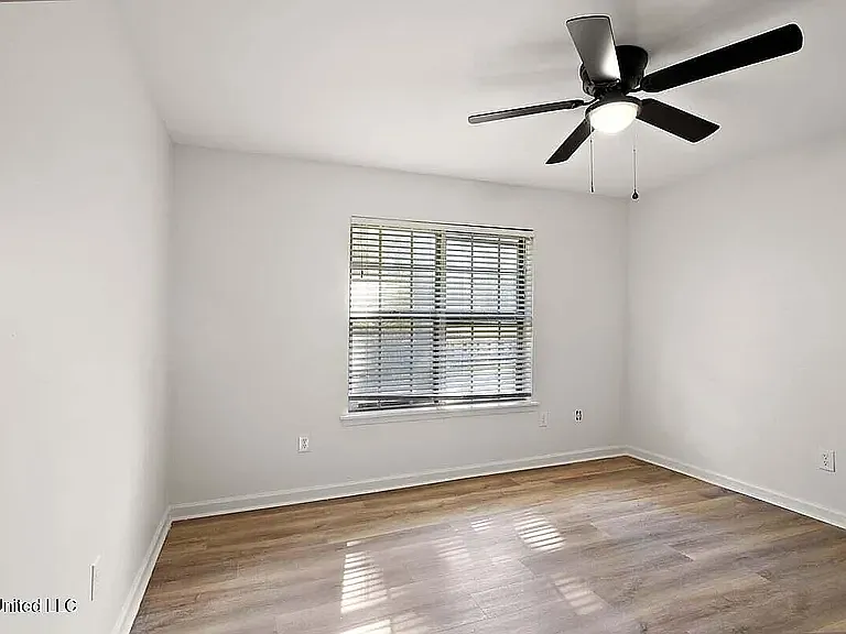 Building Photo - 648 Briarcliff Cir