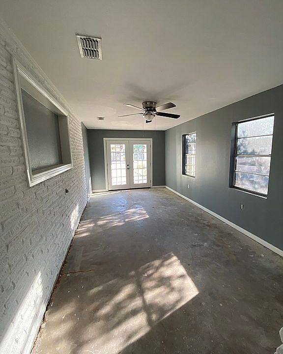 1st image of 301 E Kuhn St