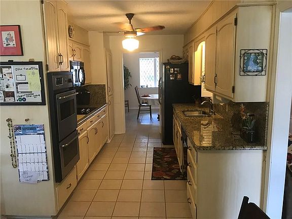 4th image of 4714 Bonneville Dr