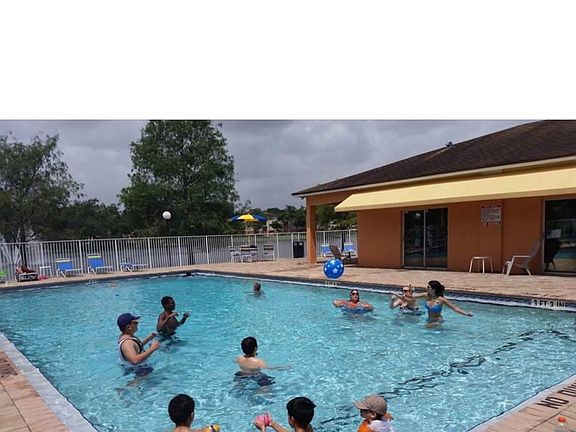 CLUB POOL HOUSE & GYM