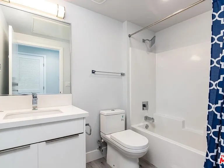 14612 Calvert St #305 — Photo 11