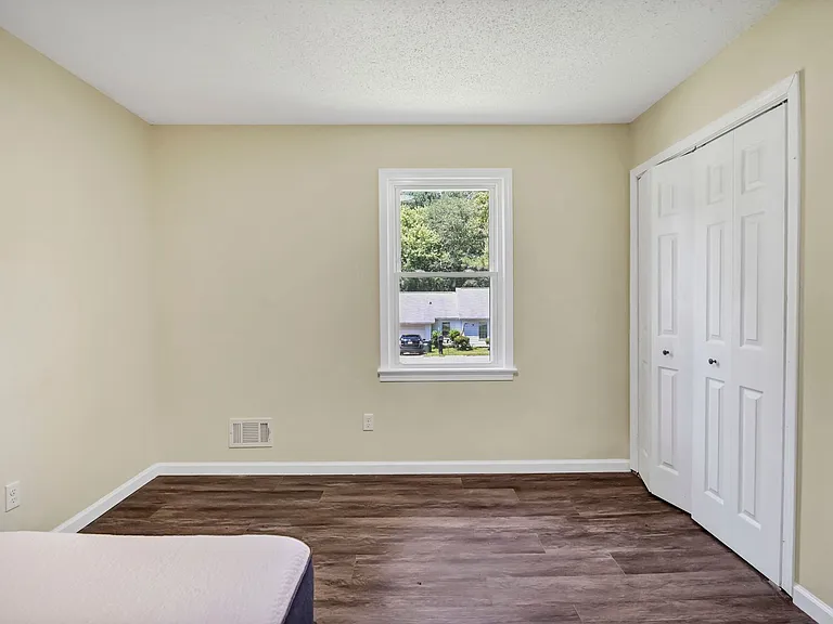 119 Wychwood Rd — Photo 28