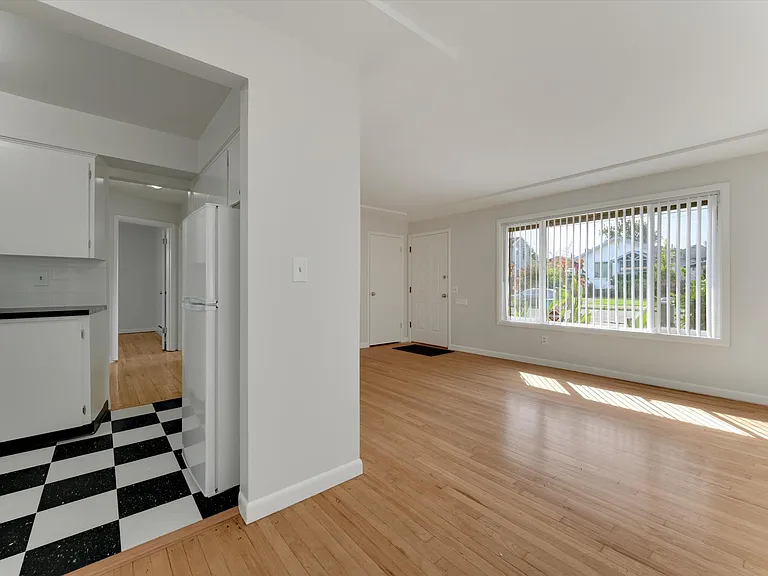 821 N Stafford St — Photo 5