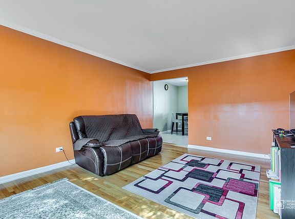 2nd image of 1331 W Chase Ave APT 3B