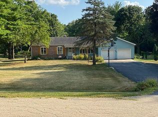 26845 Willow Creek Rd, Sterling, IL 61081