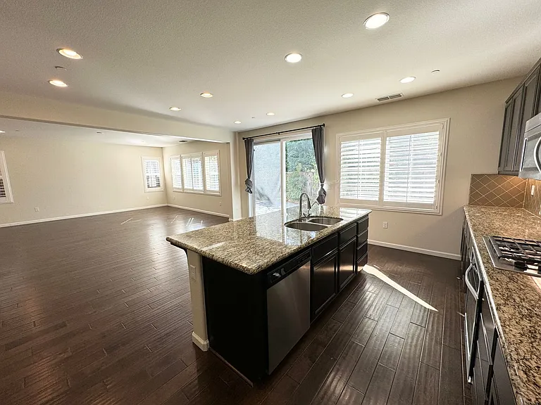 3508 Corsica Ct — Photo 8