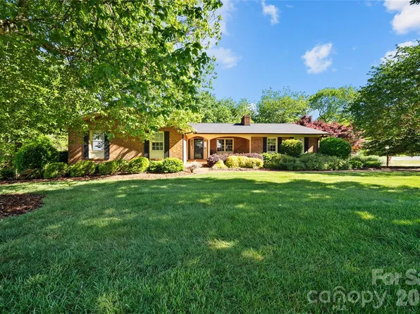27211 Hedge Rd, Albemarle, NC 28001