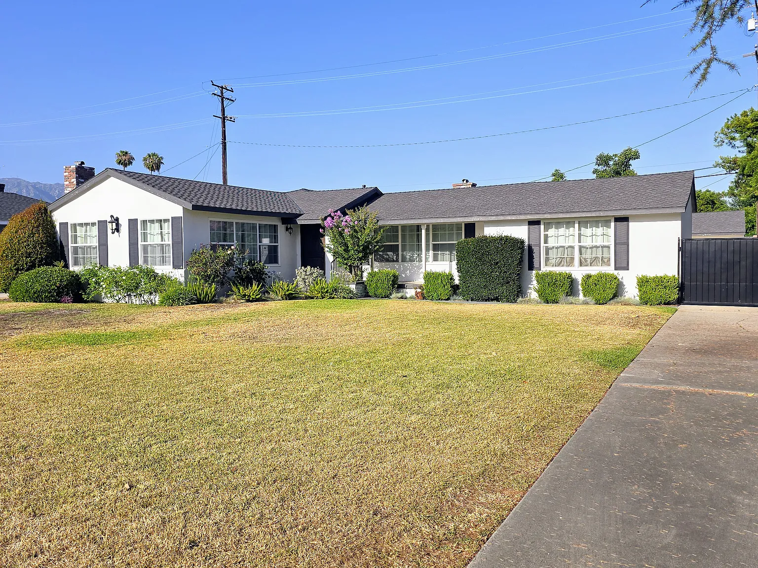 4 bed, 2.5 bath, 2092 sqft, $6,525 — Photo 3