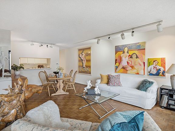 5th image of 531 Main St APT 601