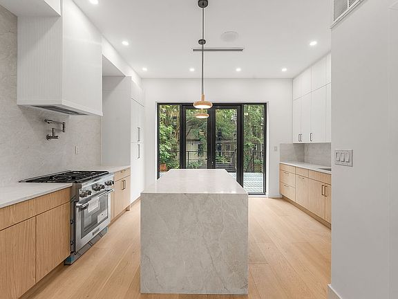 4th image of 408 Bainbridge St