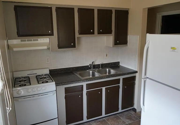 707 Fairmont Dr — Photo 3