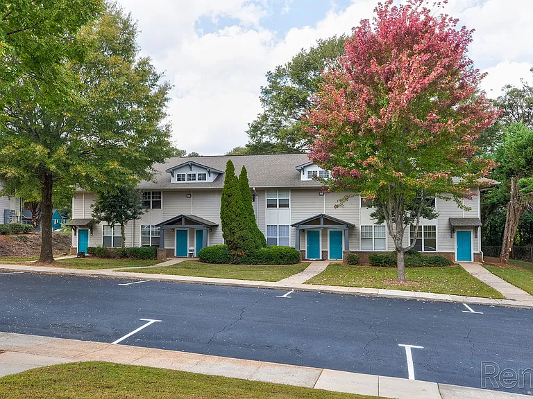 Towne at Lakewood Heights — Photo 13