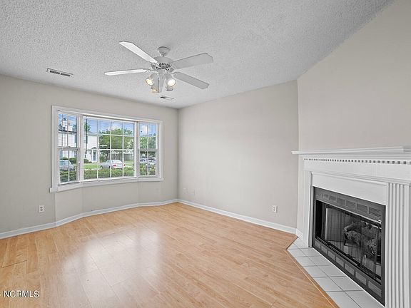 4th image of 3909 Sterling Pointe Drive #Hh7
