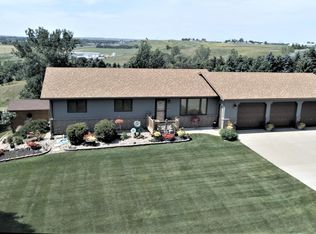 705 Hillview Circle Dr, Beulah, ND 58523