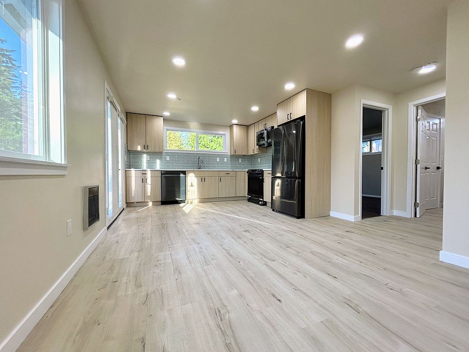 Open kitchen with living room
