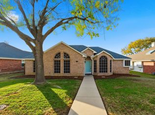2060 Heather Glen Dr, Lewisville, TX 75067