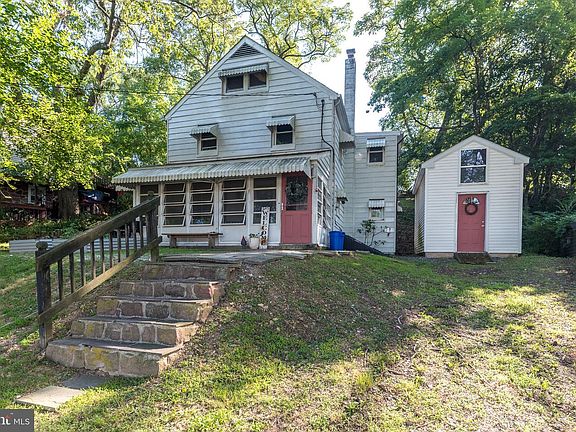 3rd image of 109 Ridge St