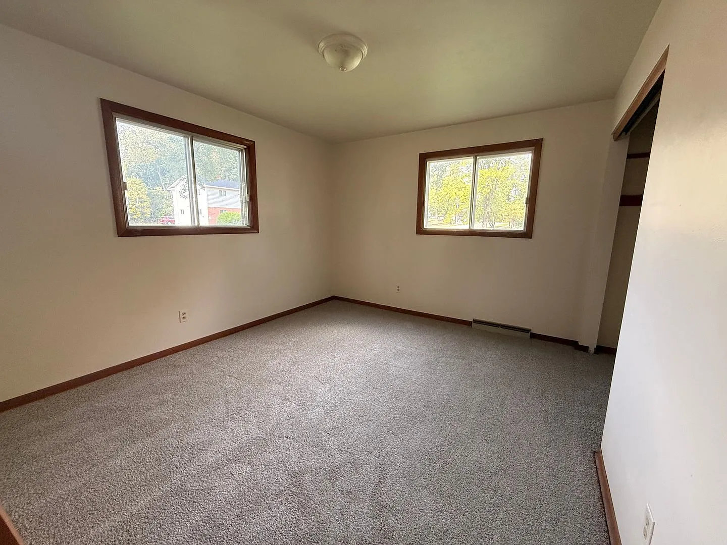 2231 Wickham Avenue — Photo 4